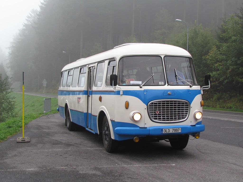 Kromě naší Karosy ŠL 11 zajišťoval dopravu k Ještědu také autobus RTO společnosti BusLine. 17.9.2016, Zdeněk Kresa.