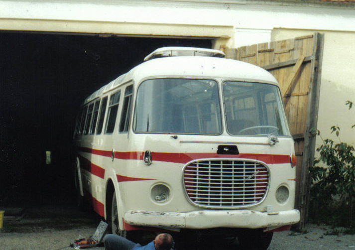 Autobus ŠKODA 706 RTO-LUX po nalakování. 28.10.2000, Michal Kouba.