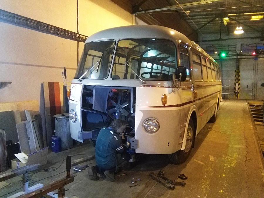 Po velmi dlouhé době se na svém místě v autobusu ocitnul i motor. 17.5.2019, Michal Kouba.