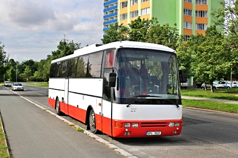 Autobus Karosa HD 12 ještě u předchozího majitele zachycen v Plzni na Borech. Foto: Karel Šimána, 12.7.2017