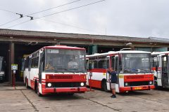 Náš autobus Karosa B 732 č. 432 (přibližující stav plzeňských Karos v závěru provozu) doplnil vůz č. 420, po modernizaci, resp. přelakování ve společnosti 4RAIL. 28. 8. 2021, Zdeněk Kresa.