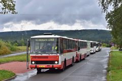 Zlatým hřebem setkání se stala spanilá jízda konvoje šesti autobusů po obci Strašice. V čele stanul vůz Karosa B 732 č. 423. 28. 8. 2021, Zdeněk Kresa.